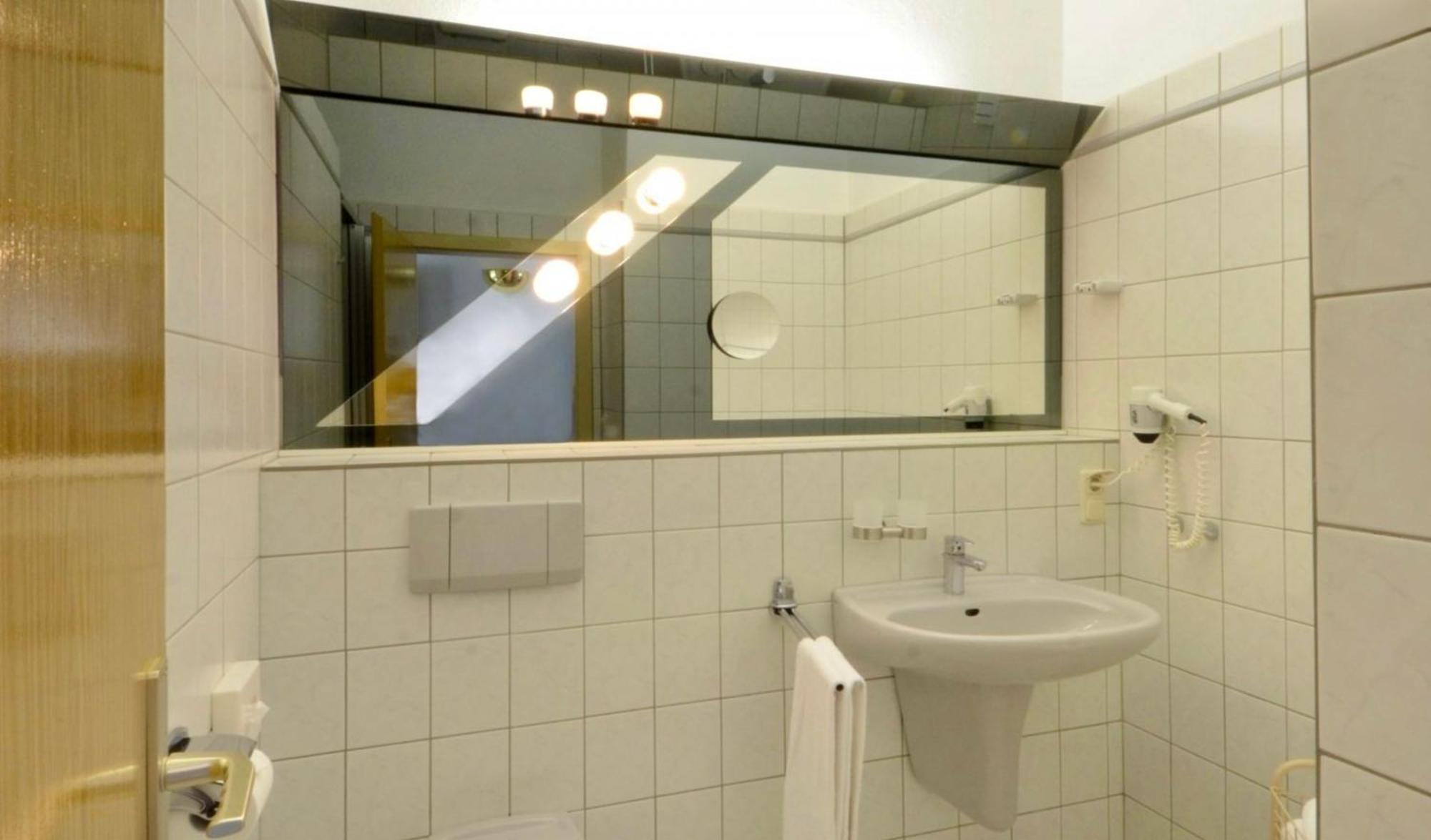 Land-Gut-Hotel Barbarossa Kelbra Buitenkant foto